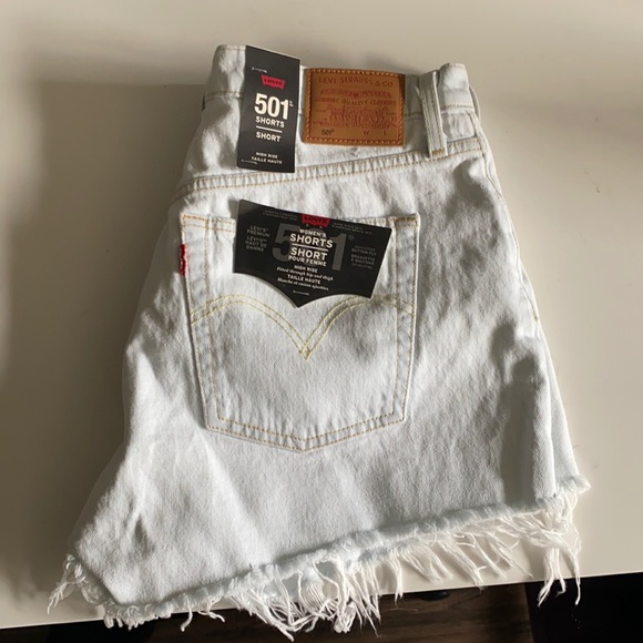 Levi’s white jean shorts - Picture 1 of 4